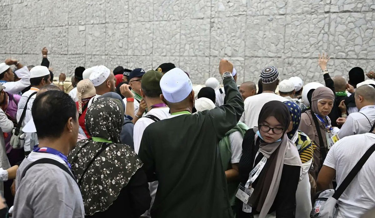 Pilgrims Continue Stoning Rituals on Final Day of Tashreeq